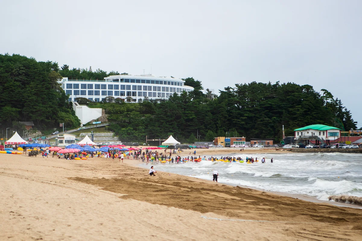 양양 물놀이 (출처 : 한국관광공사)
