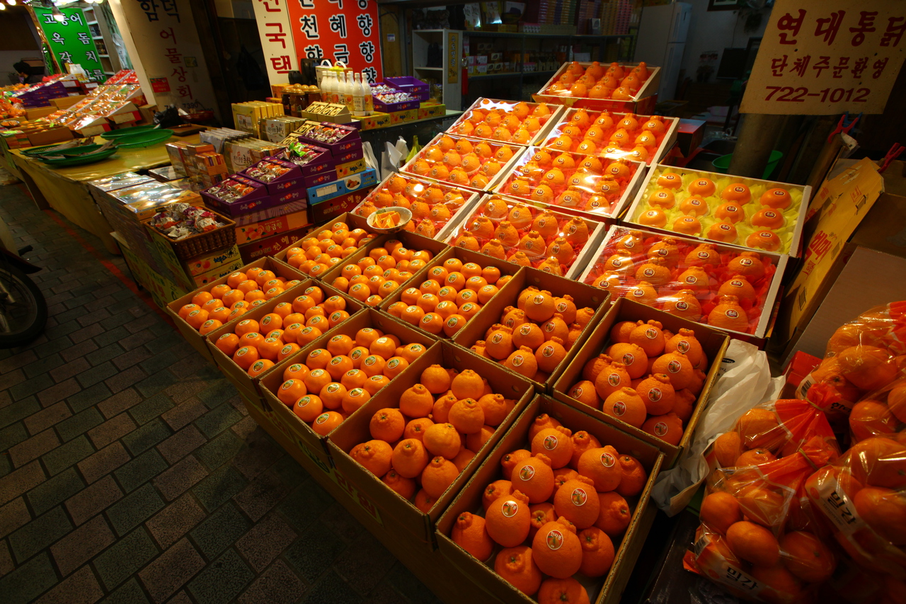 동문시장 주차 (출처 : 한국관광공사)