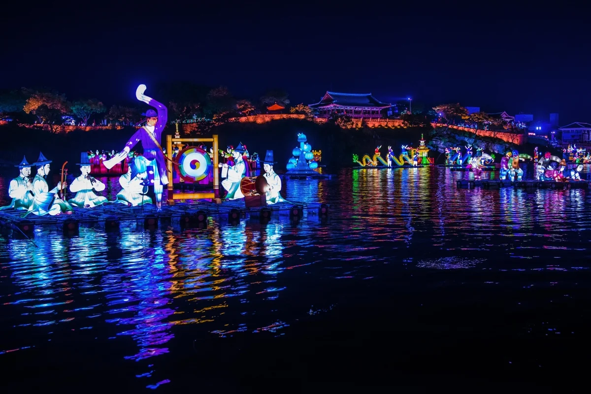 진주남강유등축제 2박3일 (출처 : 한국관광공사)