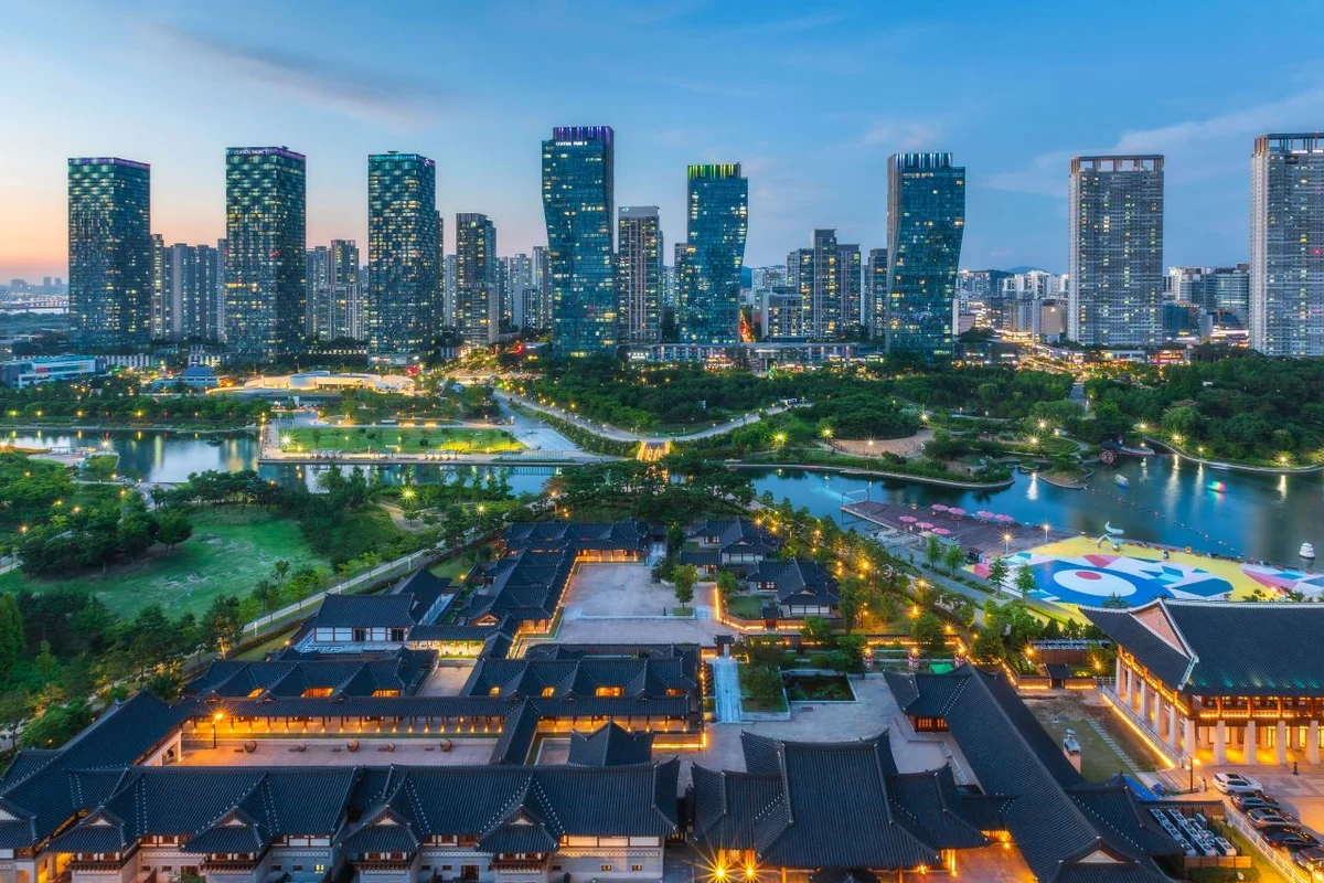 연수구 일몰 명소: 송도 랜드마크 1호 수변공원 - 연수구 여행