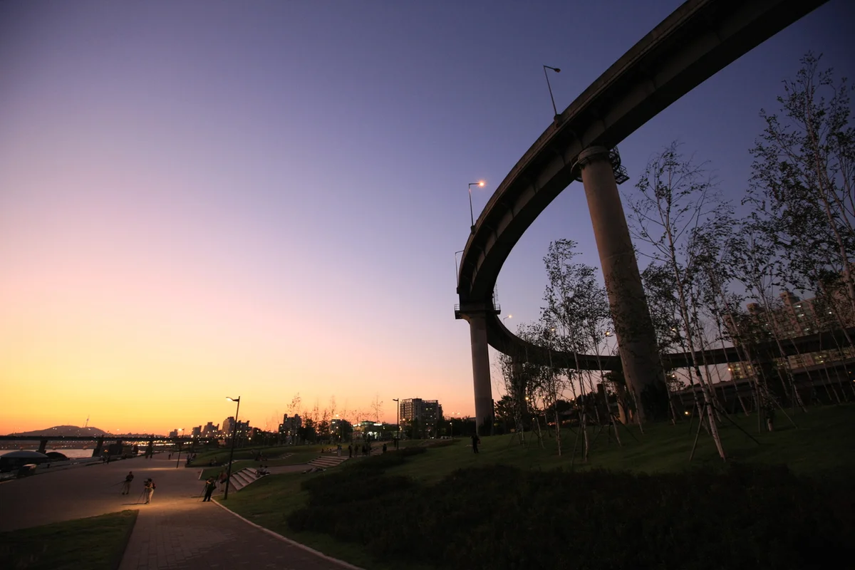 뚝섬한강공원: 뚝섬 야경 명소의 중심 - 뚝섬 여행