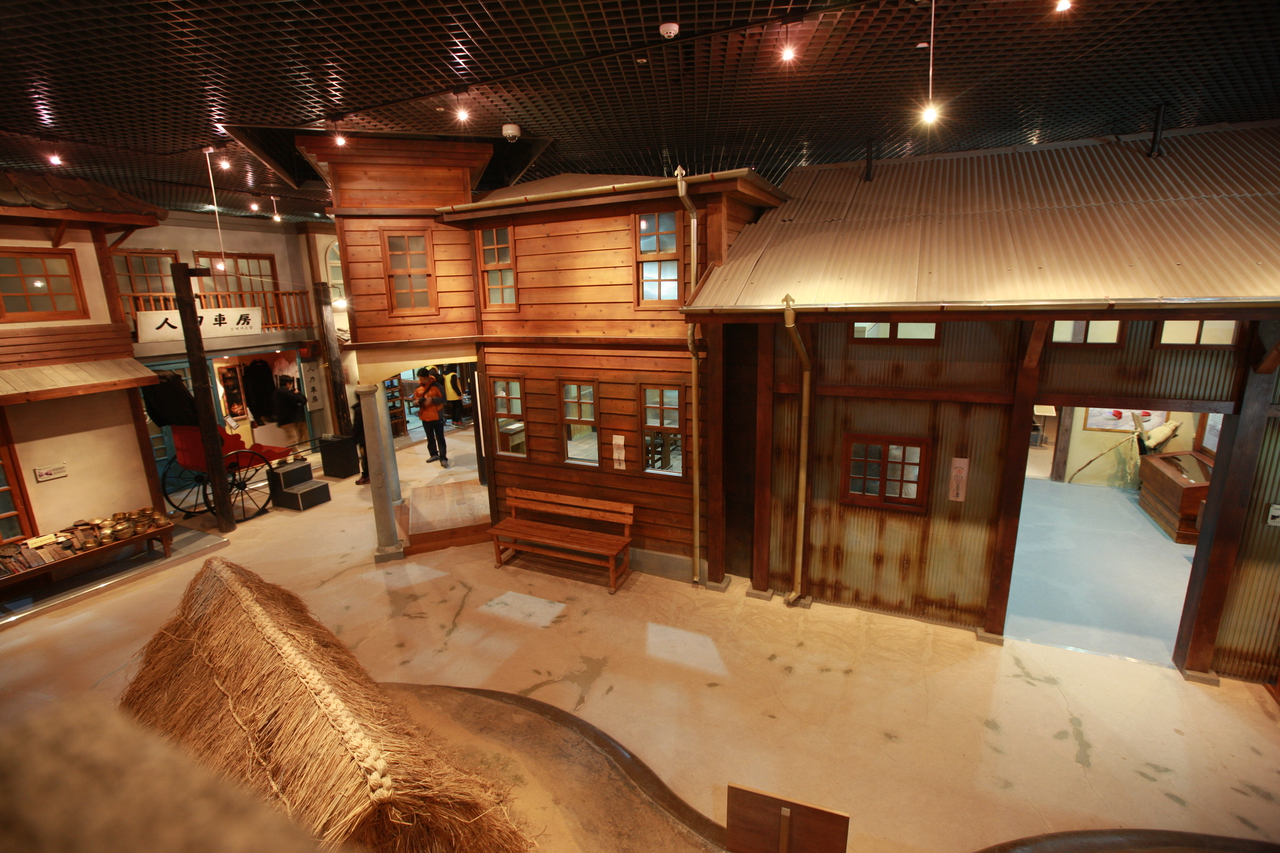 군산근대역사박물관 풀빌라 (출처 : 한국관광공사)